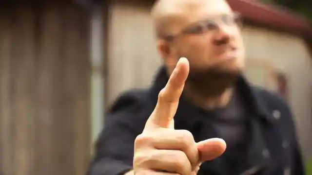 Haciéndole la vida imposible