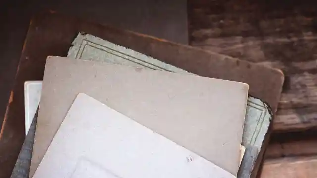 Un Montón De Papeles
