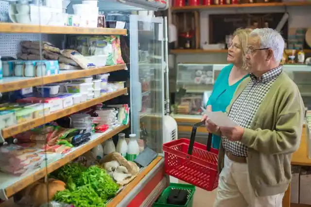 Couple Take Homeless Man Shopping Until Cashier Sees Their Cart