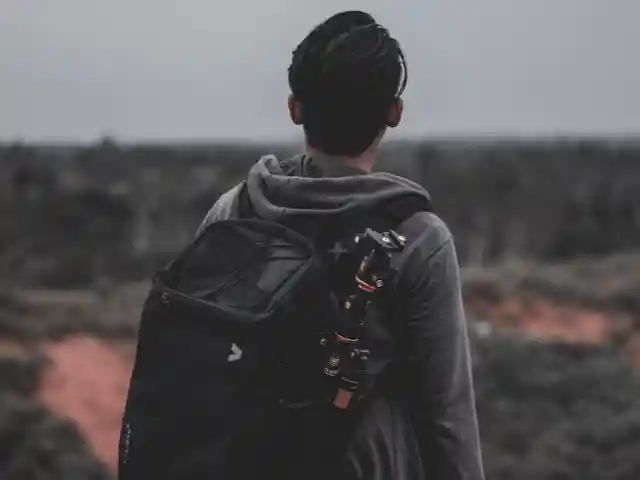 Colocando Algo Na Mochila