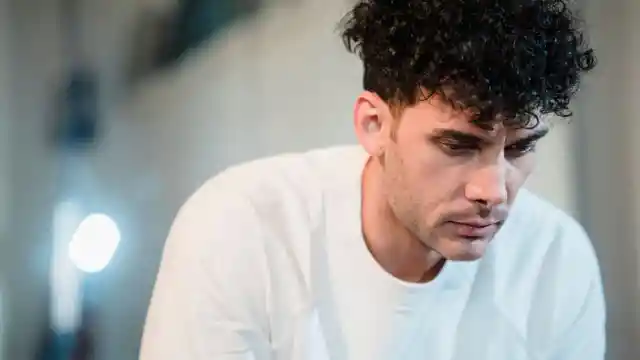 Er Zeigt Sein Wahres Gesicht