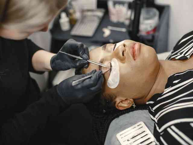 What Are Eyelash Extensions?
