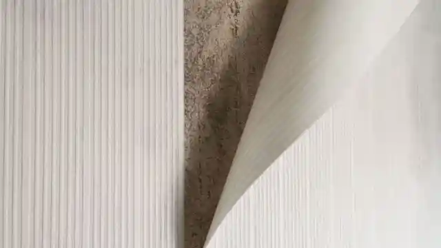 Algo detrás de todo