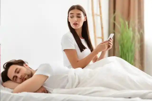 Cogiendo Su Teléfono