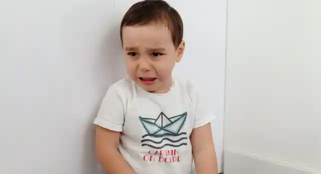 A 4-Year-Old Reveals Her Father’s Secret At School, Prompting the Teacher To Grab Her Phone For Clarification
