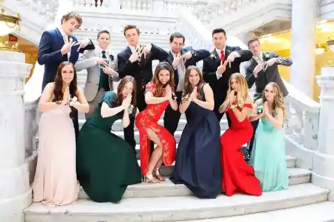 Y Así Comienza
