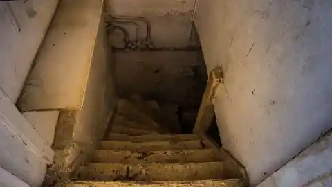 Tief Unter Der Erde
