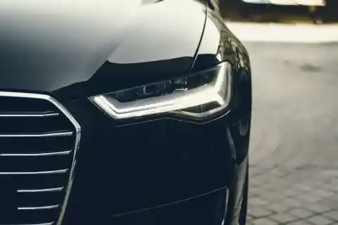 A Car Arrives