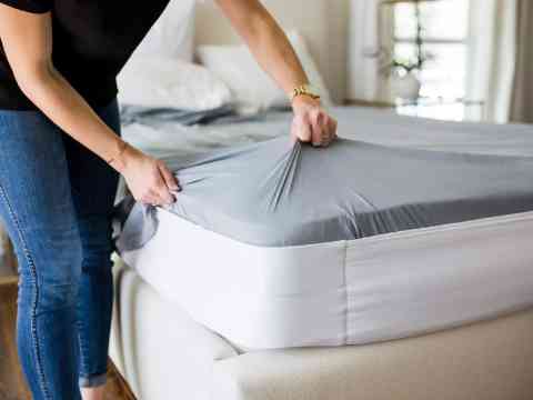 Bed Scrunchie – Say Goodbye To Loose, Wrinkly Sheets Forever!