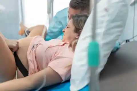 Ela está quase saindo