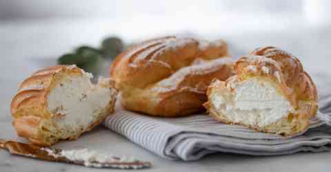 Pre-Packaged Éclairs and Cream Puffs