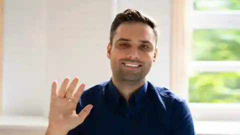 Sonreír Y Saludar