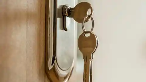 Abrió la puerta