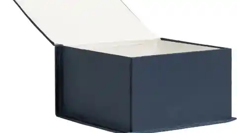 Er Öffnete Die Box