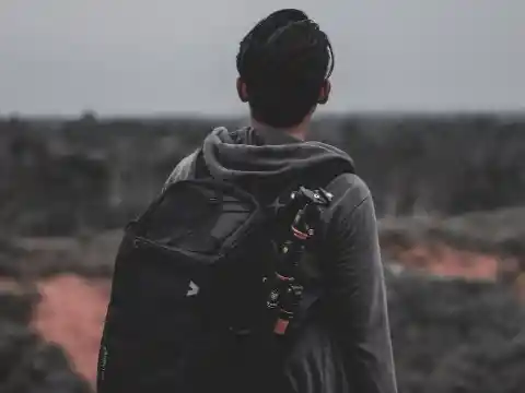 Colocando Algo Na Mochila