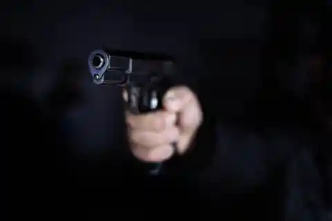 Alan Tem Uma Arma