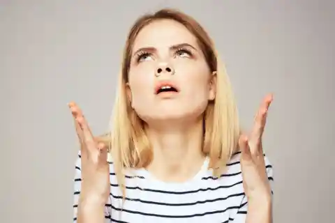 911