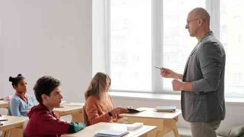 HABLANDO CON EL PROFESOR