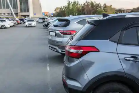 Cerca de su auto