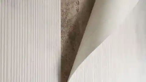 Algo detrás de todo
