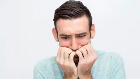 No Pudo Evitar Sonreír