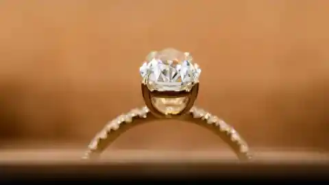She Sees It